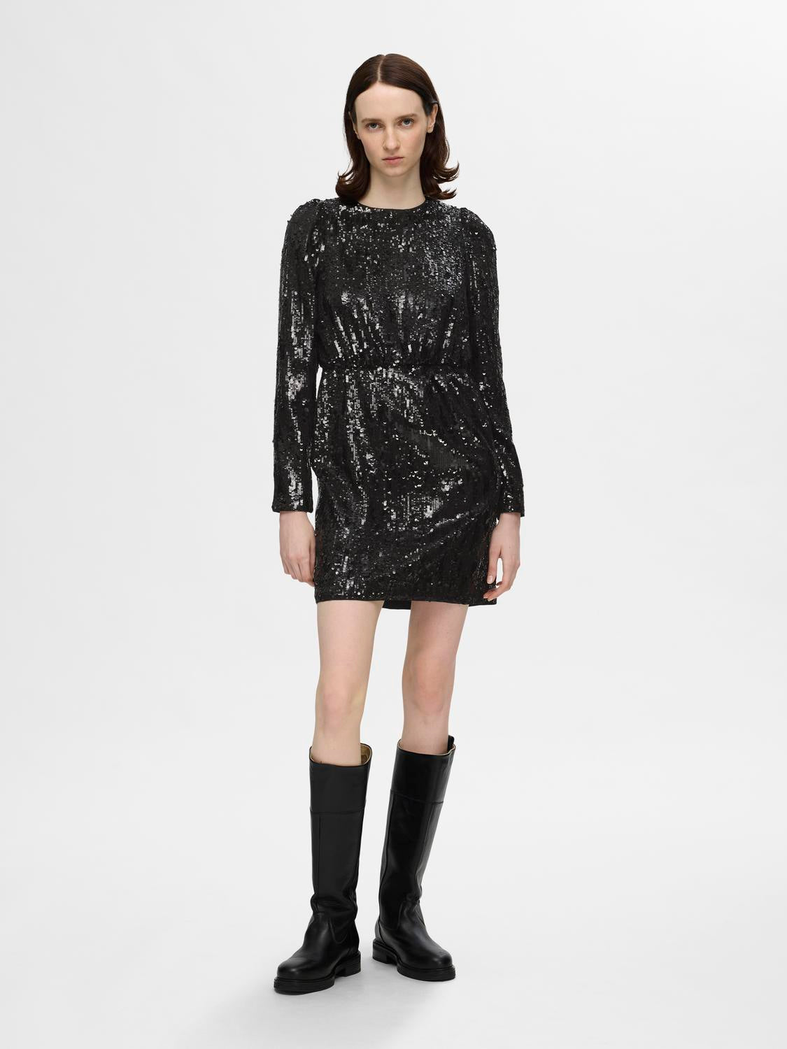 model_shot-front_full